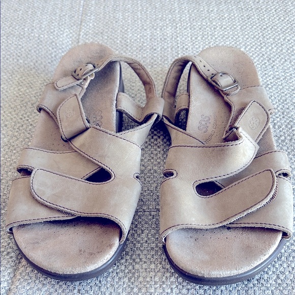 SAS Shoes - SAS Women's Huggy Suede Sandals in Taupe / Tan